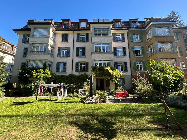 Unfurnished room in central Zurich apartment