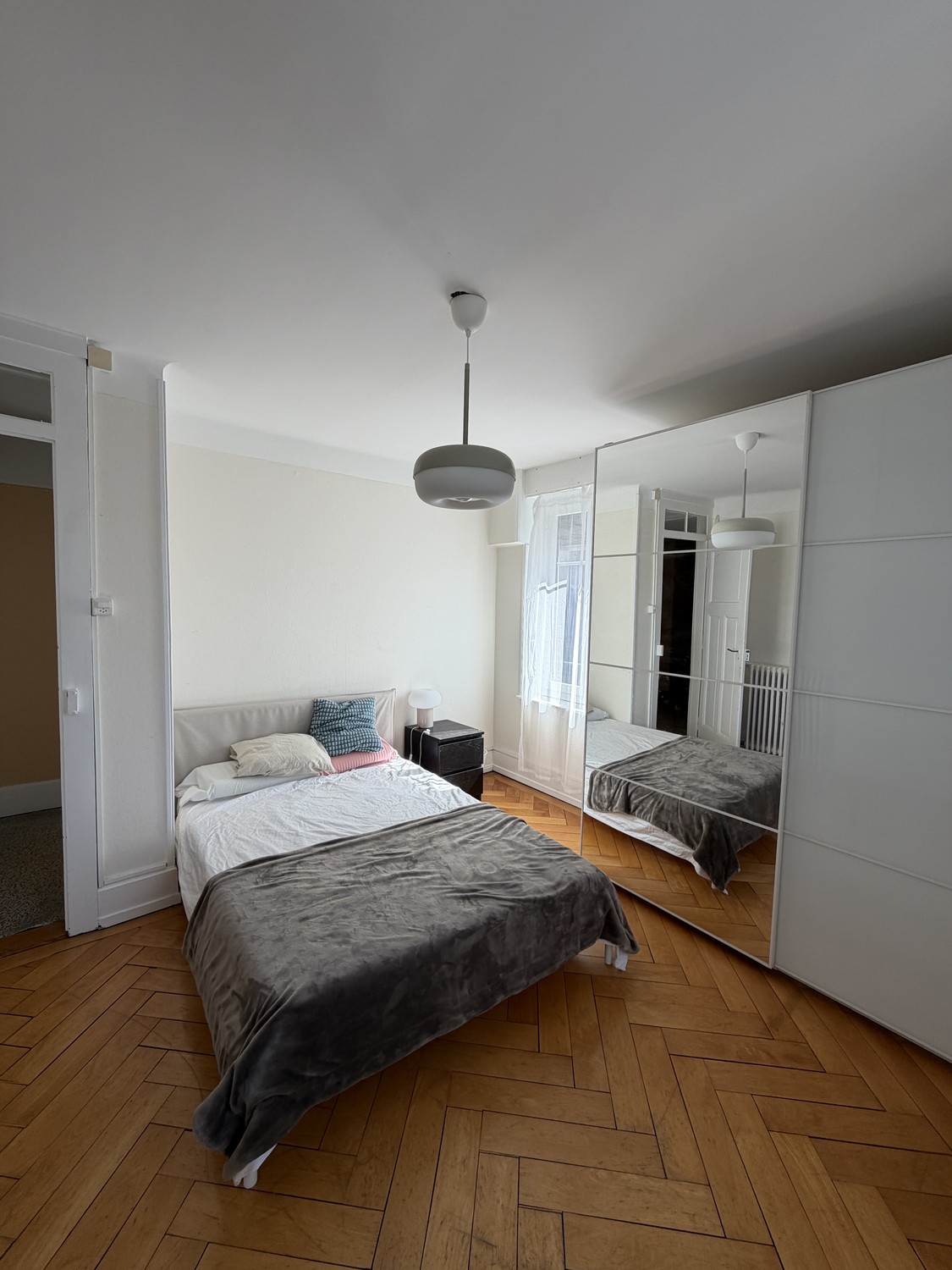 Room in shared flat in Montelly Lausanne