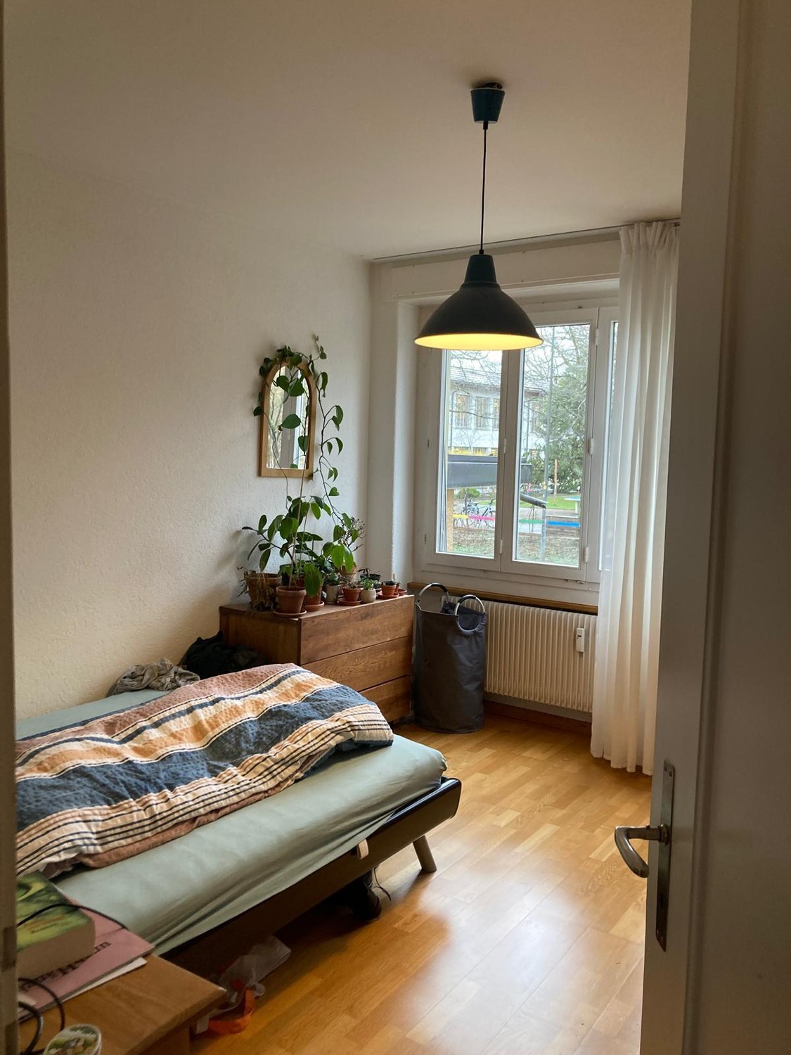Large bright furnished room in Bern shared flat