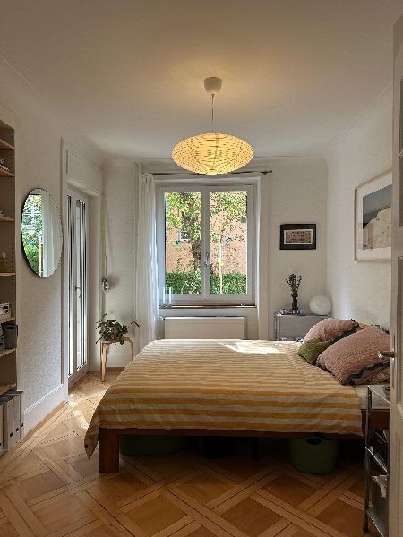 Cozy light-filled room with balcony in Zurich WG